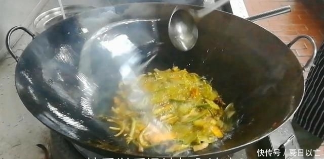 香菇|淮扬菜大厨改良员工餐将香菇烧鸡这么做,鲜香微辣,开胃下饭