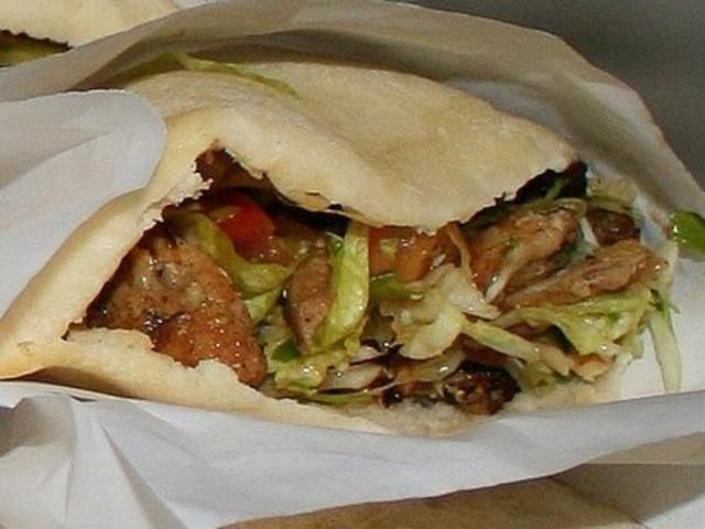 迪拜|迪拜人吃什么?到菜市场转一圈就明白了,帝王蟹、鲨鱼,应有尽有