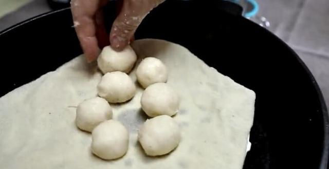 做法|土豆的新做法,不用炒不用炸,做一锅连吃带喝,孩子超爱吃