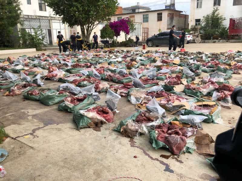 广西南宁|用铲车、冻牛肉伪装藏匿云南警方查获两起运输毒品案