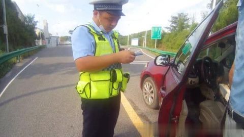  胆大|胆大！景点免门票，但也不能无证驾驶呀