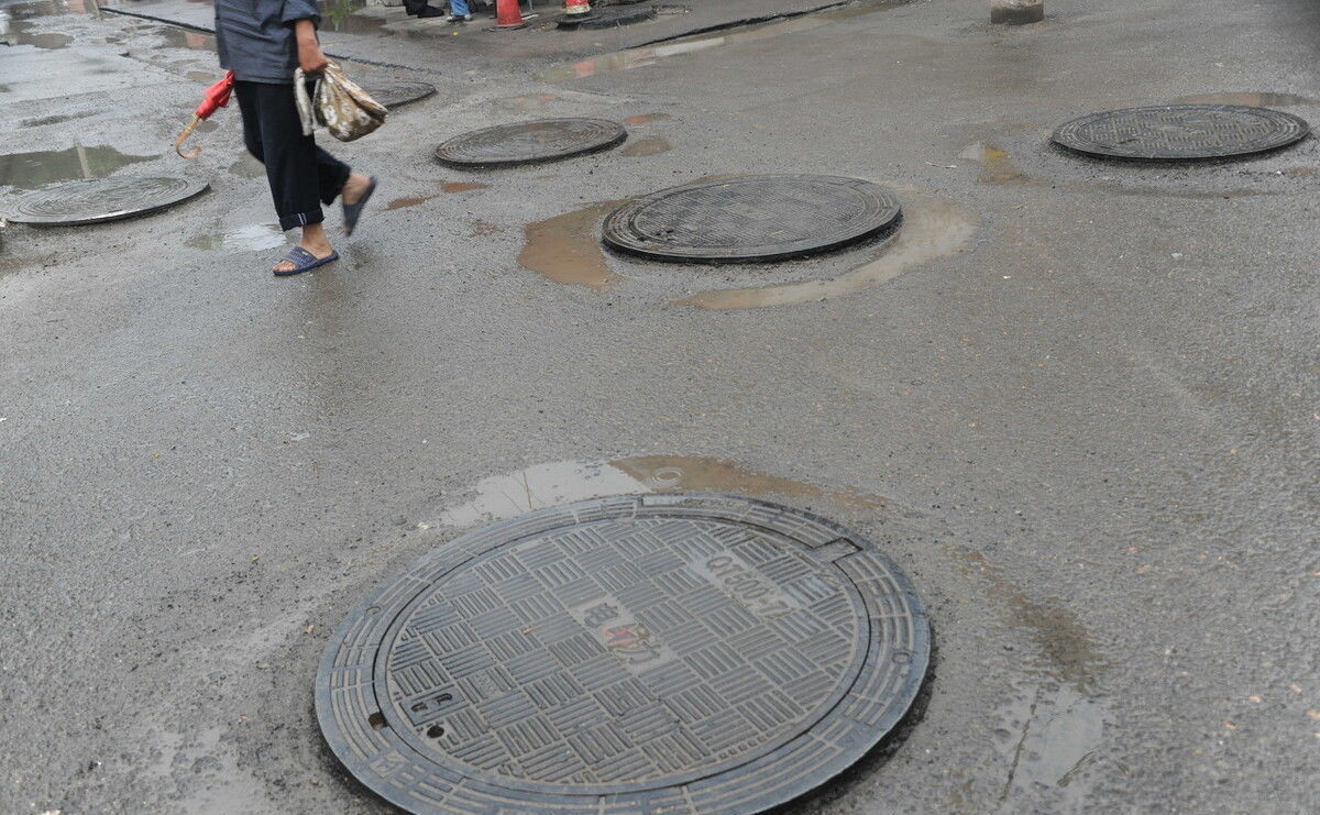 缺德|缺德！一男子偷18个井盖卖500元，危害公共安全获刑3年半