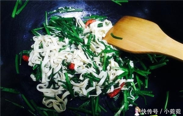  豆制品|春天炒蔬菜，给肠道洗个澡，吃多也不怕胖，没吃过的要试试