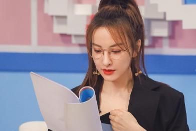  吴昕|吴昕到底有多忙？从《浪姐》到《向往的生活》，连衣服都来不及换