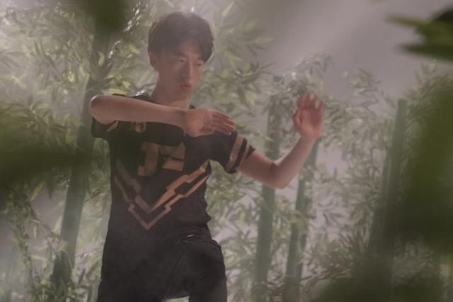  小虎|香锅解说RNG打LGD，气得开骂小龙堡和New：小虎不怂排LPL前三