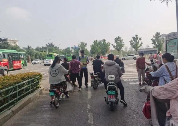 泰安交警|文明出行前，请先挂好车牌