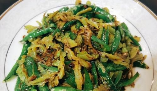 锅中|几盘开胃解馋菜,配上一锅米饭,家人吃得很满足!