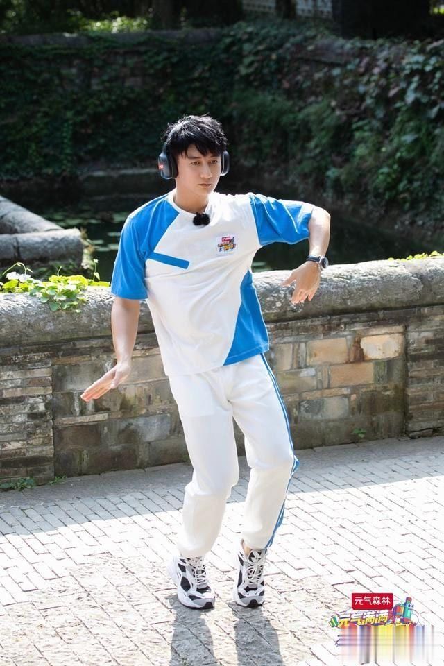 今夏|《元气满满的哥哥》连续7周第一成今夏大黑马