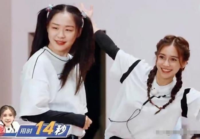 小学同学|baby和金靖竟是小学同学，综艺细胞突出，娱乐圈第二个贾玲？