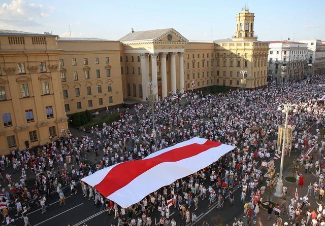 欧盟|西方要和平演变白俄,俄罗斯西大门朝不保夕,普京放话不惜开战