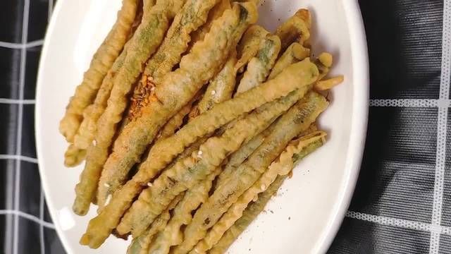 豆角|豆角新的做法，外酥里嫩麻辣鲜香，吃上几口再也停不下来