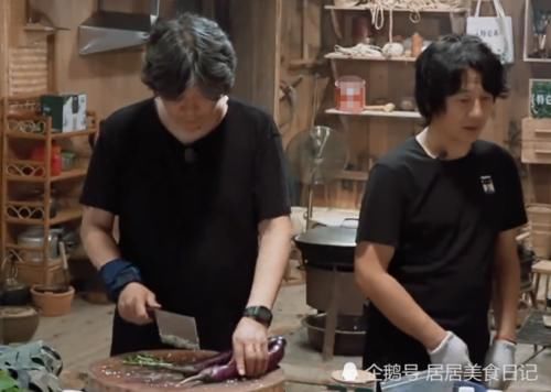  滤镜|《向往4》老狼做烤茄子！看清无滤镜下图片，难怪节目组要剪掉！