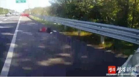 救出|13起热心报警,高速交警7分钟快速救出躺在应急车道女子