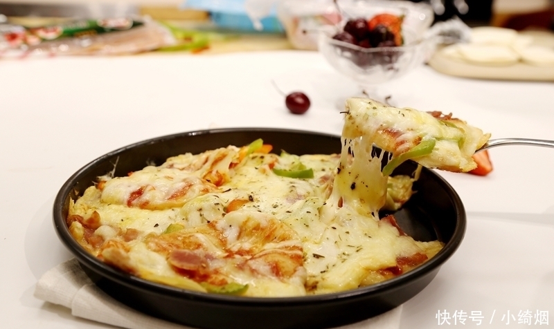 平底锅|平底锅怎么做披萨?不用揉面一次成功,几分钟就出锅,比买的还香