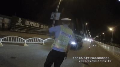 饮酒后驾驶机动车|冲卡、撞护栏、逃窜……这位驾驶员最后还是栽了