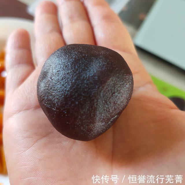 蛋黄|蛋黄酥,自己做的吃着更健康