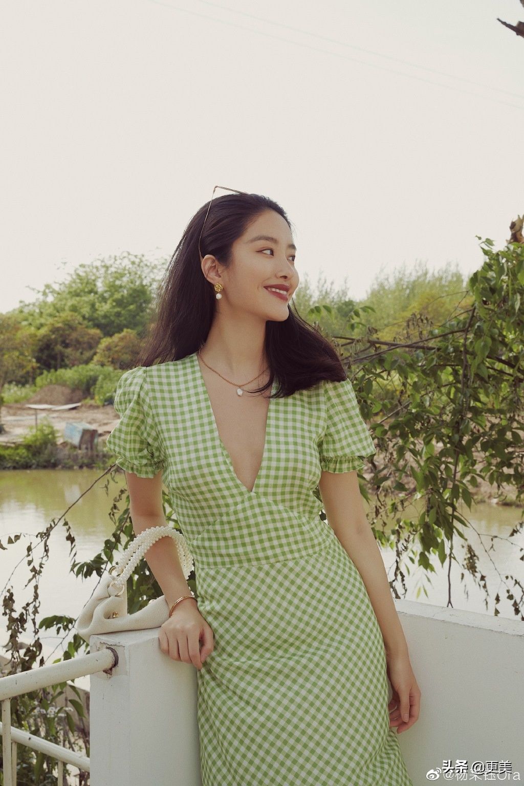  景甜|景甜笑看资源咖断层降级，这脸也吸金？