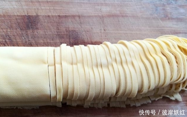 辣条|开学了,孩子就馋它,2块钱做一大盘,干净卫生,美味又实惠