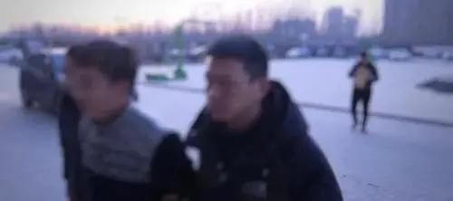 骗取|为骗取保费 修理工联手“的哥”疯狂作案 制造事故上千起！