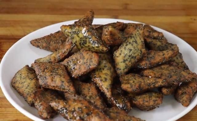  打入|黑芝麻打入2个鸡蛋，简单一做，孩子三天两头点名吃，百吃不厌