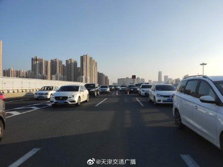  天津|天津 快速路四车追尾事故