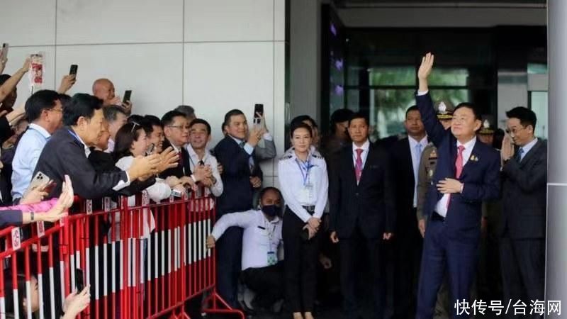 泰国前总理他信被判8年监禁，他为何此时回国？