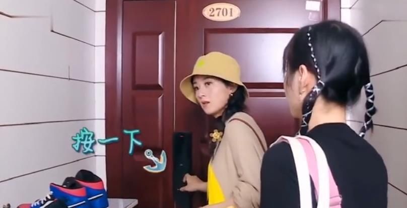  素养|《中餐厅》赵丽颖意外触发铃声，下意识说了三个字，这素养绝了