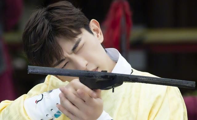 顿时|又有节目邀请硬糖少女303,得知嘉宾有吴亦凡邓伦,顿时想追了