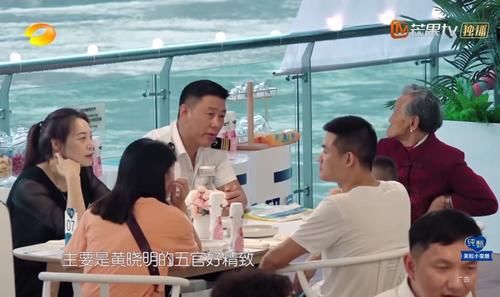  食客|食客眼里的黄晓明和赵丽颖，很帅很年轻，赵丽颖美中不足