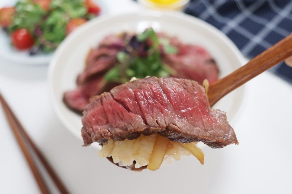 做法|简单美食之《牛排盖饭》的做法