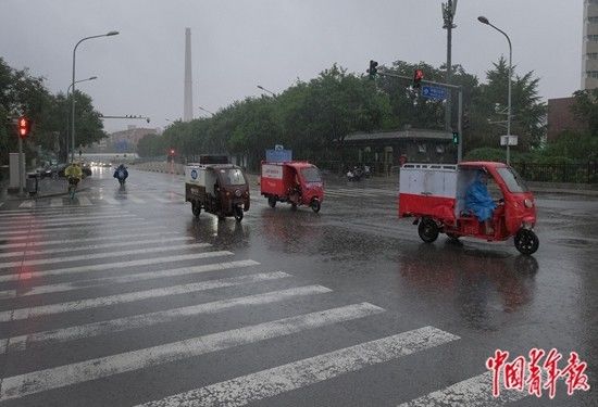 暴雨、洪水红色预警齐发 北京多部门合力抗汛