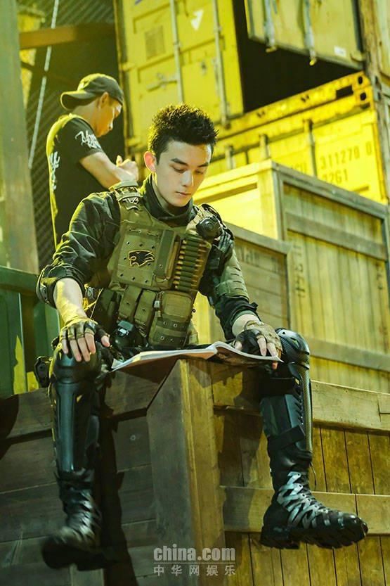  开播|《穿越火线》燃情开播 吴磊超A作战服登场绘逐梦蓝图