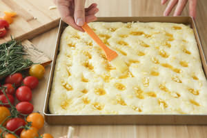 愉悦|超快手意式佛卡夏面包，外酥内软让人一下子就心情愉悦、胃口大开