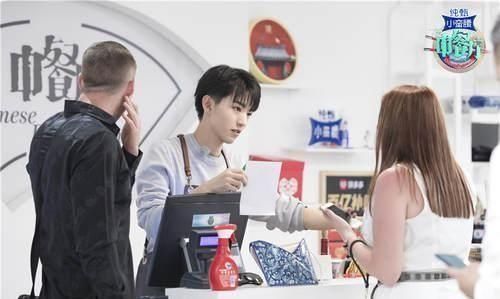  赞不绝口|《中餐厅》 王俊凯暖男形象加上高情商，连店长黄晓明也赞不绝口