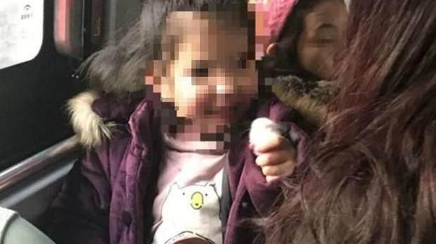 童真|公交车上，4岁女娃的一个行为令乘客气愤：小小年纪就丧失童真