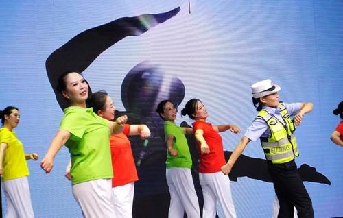 知识|“最美出行”广场舞普及交通安全知识