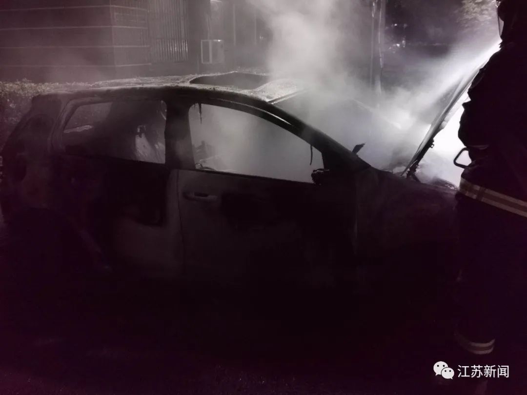  吉利|男子喜提新车烧香图吉利，不料把邻居两台车烧了……