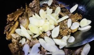  好吃|子姜焖鸭怎么做好吃，注意这些细节，你比大厨还专业