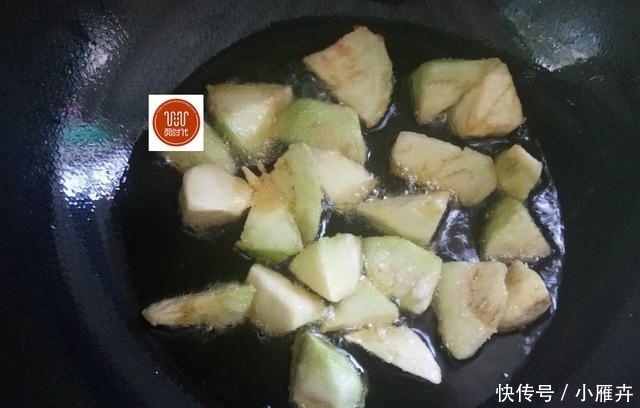 试试|红烧茄子家庭做法，软嫩入味，鲜香适口，吃多少都不腻，快试试吧