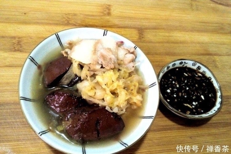 回家|去东北小姨家“做客”,做了一大桌子的菜,吃两口就“撂筷”回家