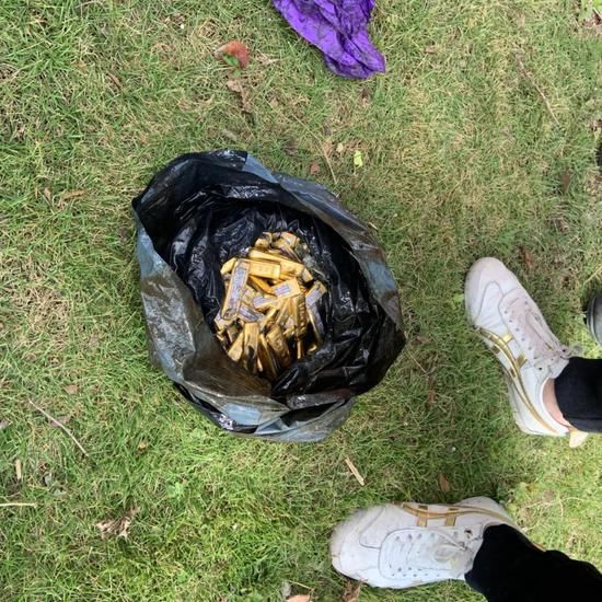 人民|惊呆！为“帮”弟弟 他将 25 公斤黄金扔进河里