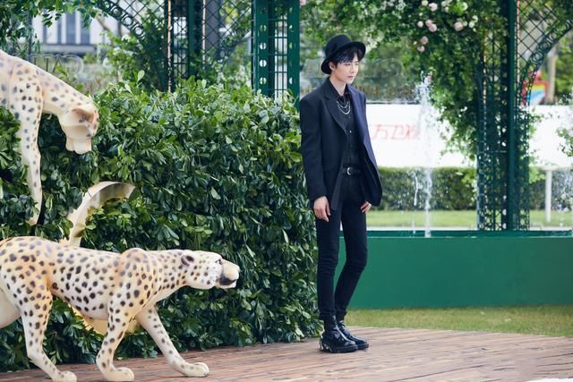  超越|《中餐厅》杀青，杨超越王俊凯等助力防洪，难怪有9大嘉宾