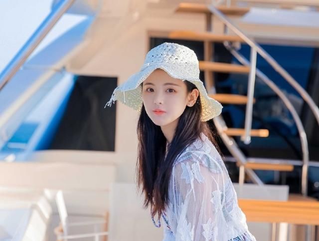  推掉|《中餐厅》被虞书欣方推掉后，将迎来人气“小花”，还成常驻嘉宾