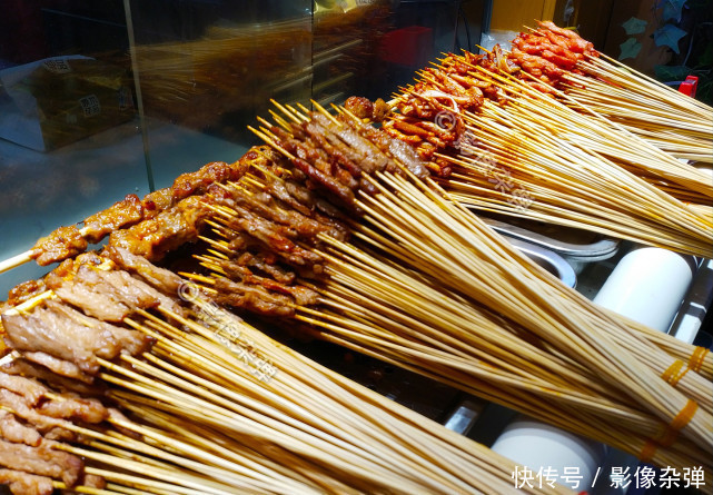 便宜|长沙街头的“网红”烧烤，白菜价10元30串，还有个难忘的名字