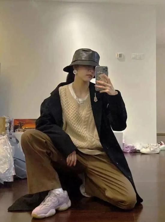 模板|“中国泫雅”火上热搜 宋妍霏才是白富美终极穿搭模板