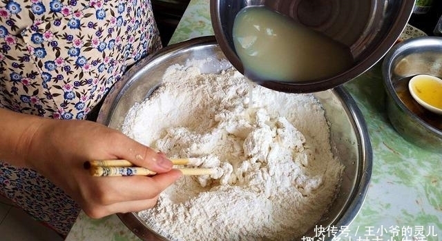 保鲜袋|保存馒头不要直接放冰箱,教你一招,放半个月也不发霉,不干硬