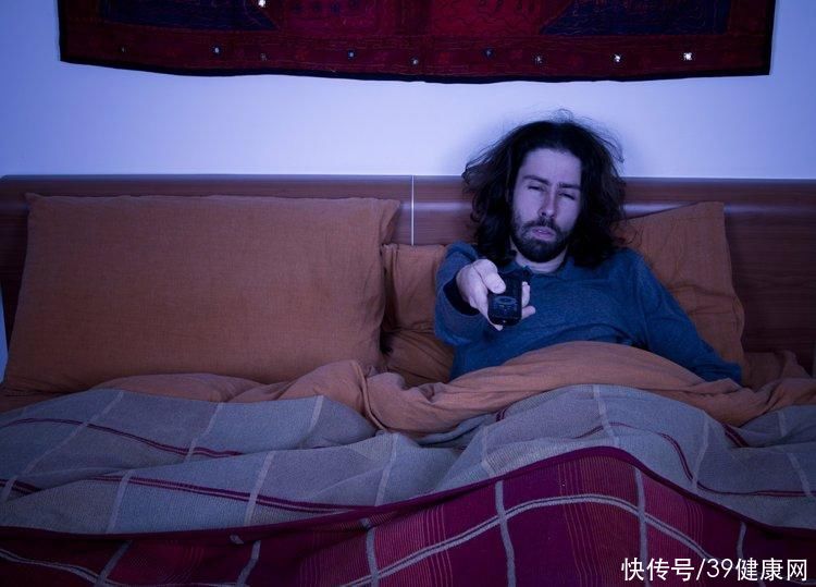 体内有癌睡眠先知有哪三种征兆(体内有癌，夜间先知？睡觉身体的3种变化，可能是癌或疾病的征兆)