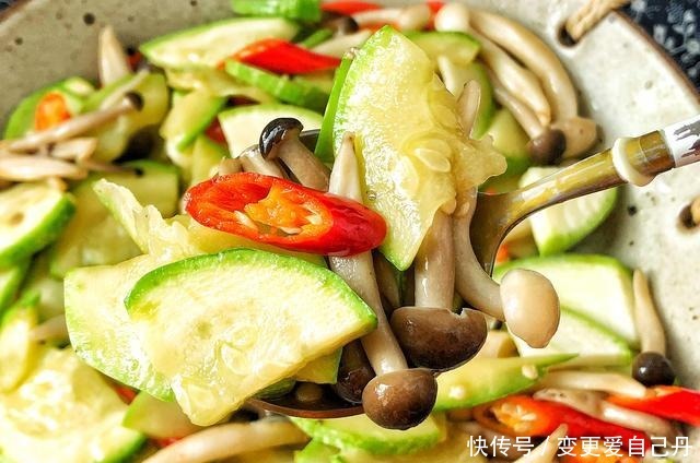 西葫芦|冬季,别错过这素菜,比吃大鱼大肉强,鲜美可口,10分钟搞定