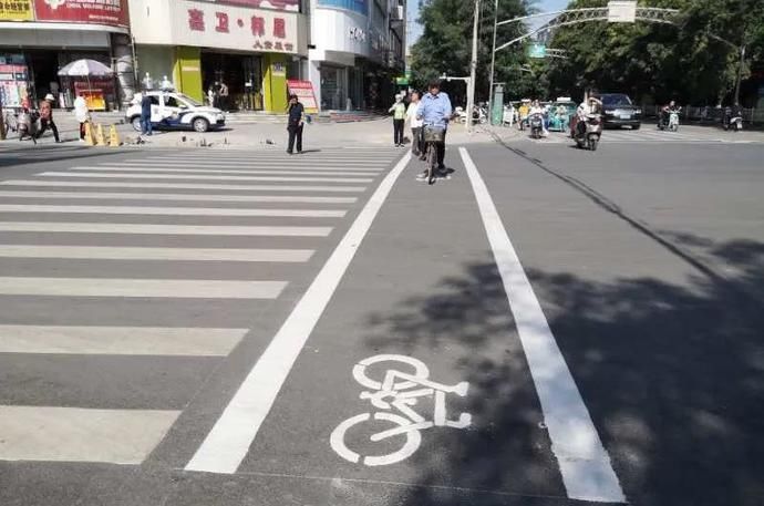 亮相|张掖市首个非机动车等候区亮相高台县