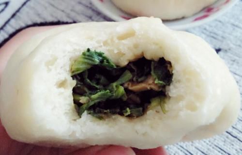  技巧|包青菜包子馅老是发黄？掌握2个技巧，青菜颜色翠绿不发黄